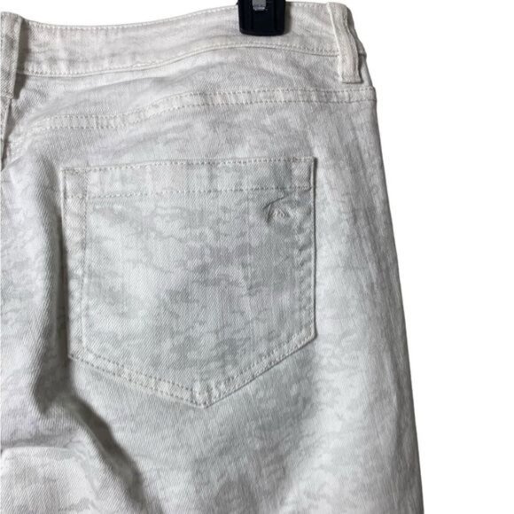 Two by Vince Camuto Camo Jeans Plus Size 14 White Straight Leg - Picture 5 of 8